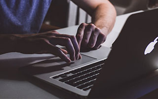 CCTV5在线直播-LGD.NBW.小落：比赛上压力比较大，吃个兵线差点没了