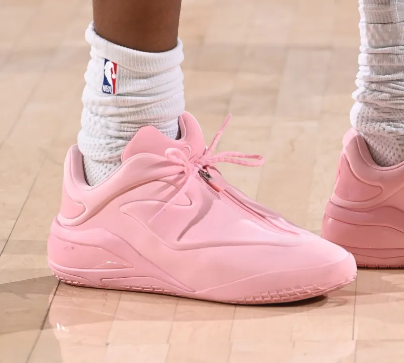 世界杯直播在线观看-亚历山大穿着粉色Shai001，得到20分1篮板11助攻